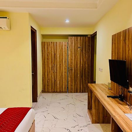 Goodluck House Near Terminal 3 Igi Airport Hotel New Delhi Bagian luar foto