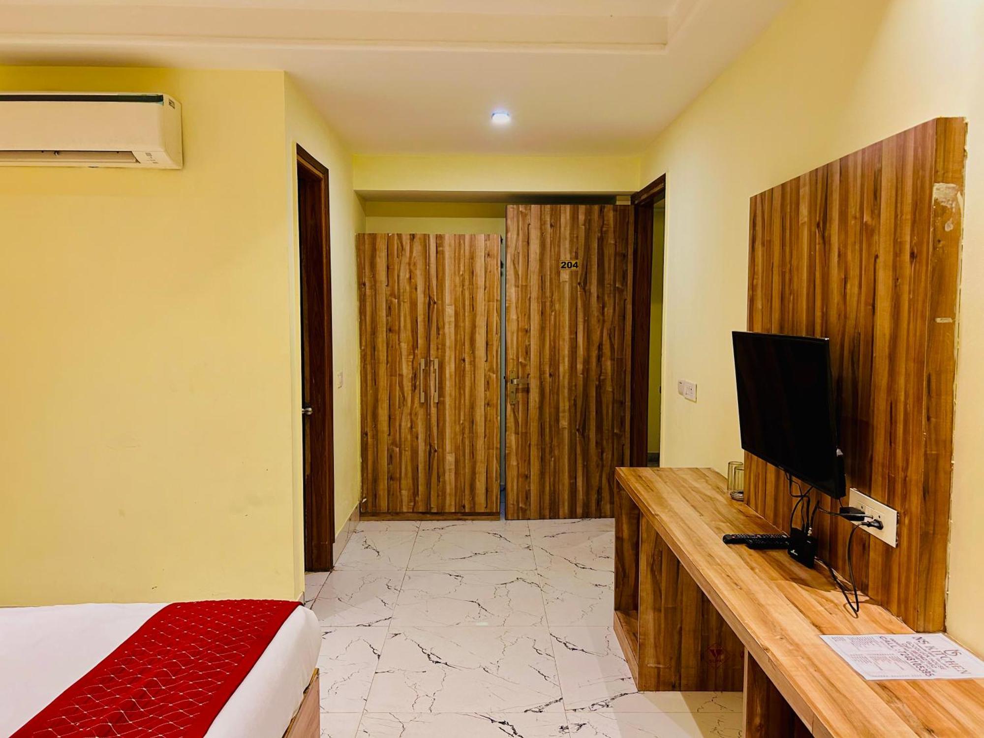 Goodluck House Near Terminal 3 Igi Airport Hotel New Delhi Bagian luar foto