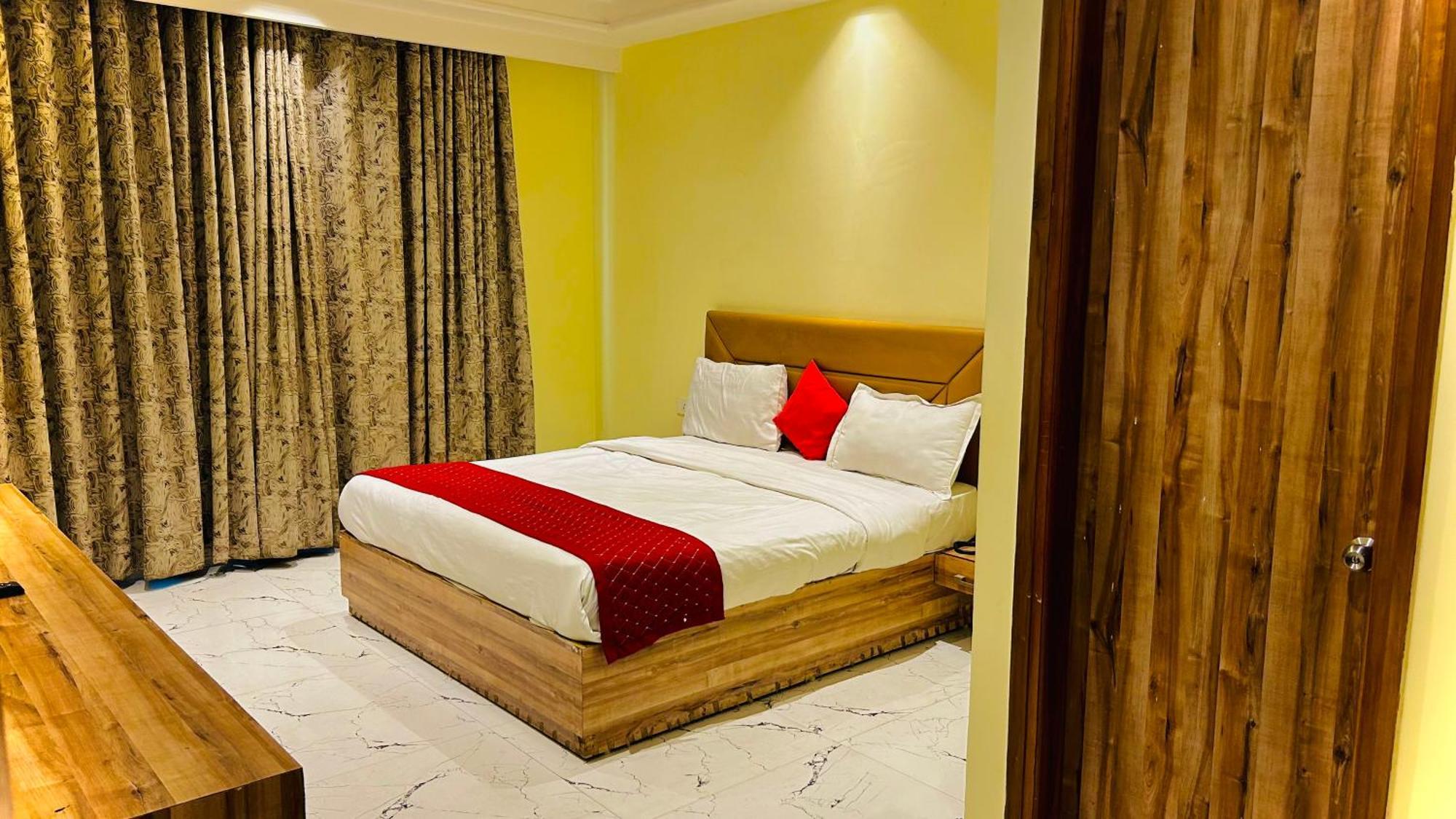 Goodluck House Near Terminal 3 Igi Airport Hotel New Delhi Bagian luar foto