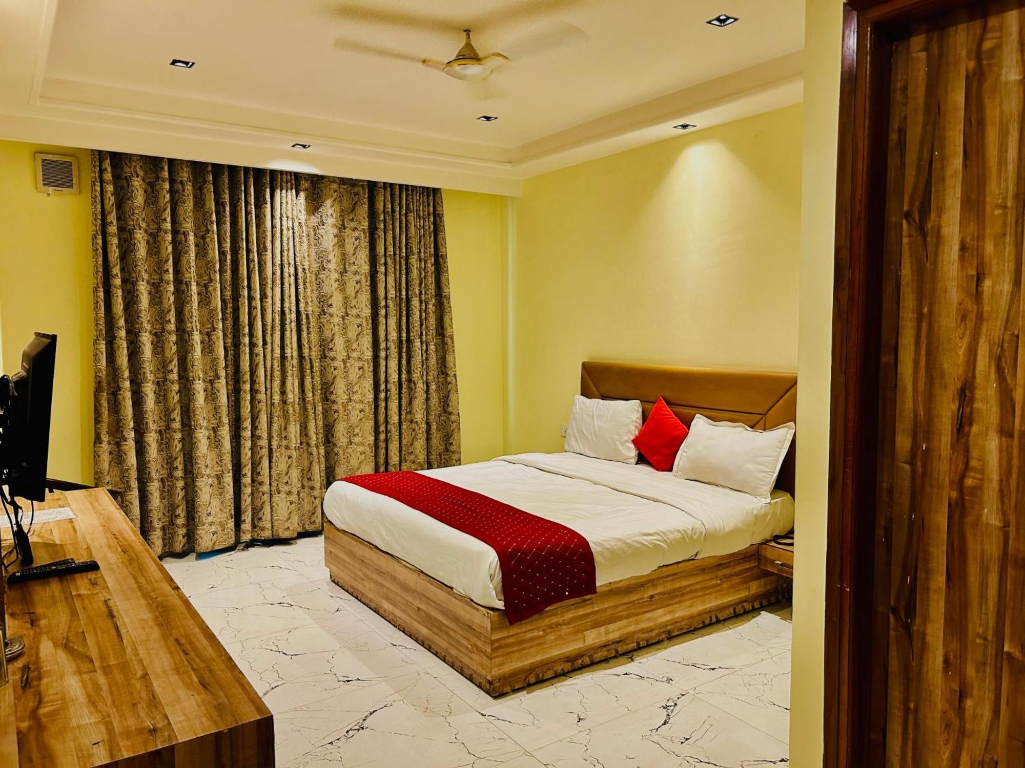 Goodluck House Near Terminal 3 Igi Airport Hotel New Delhi Bagian luar foto