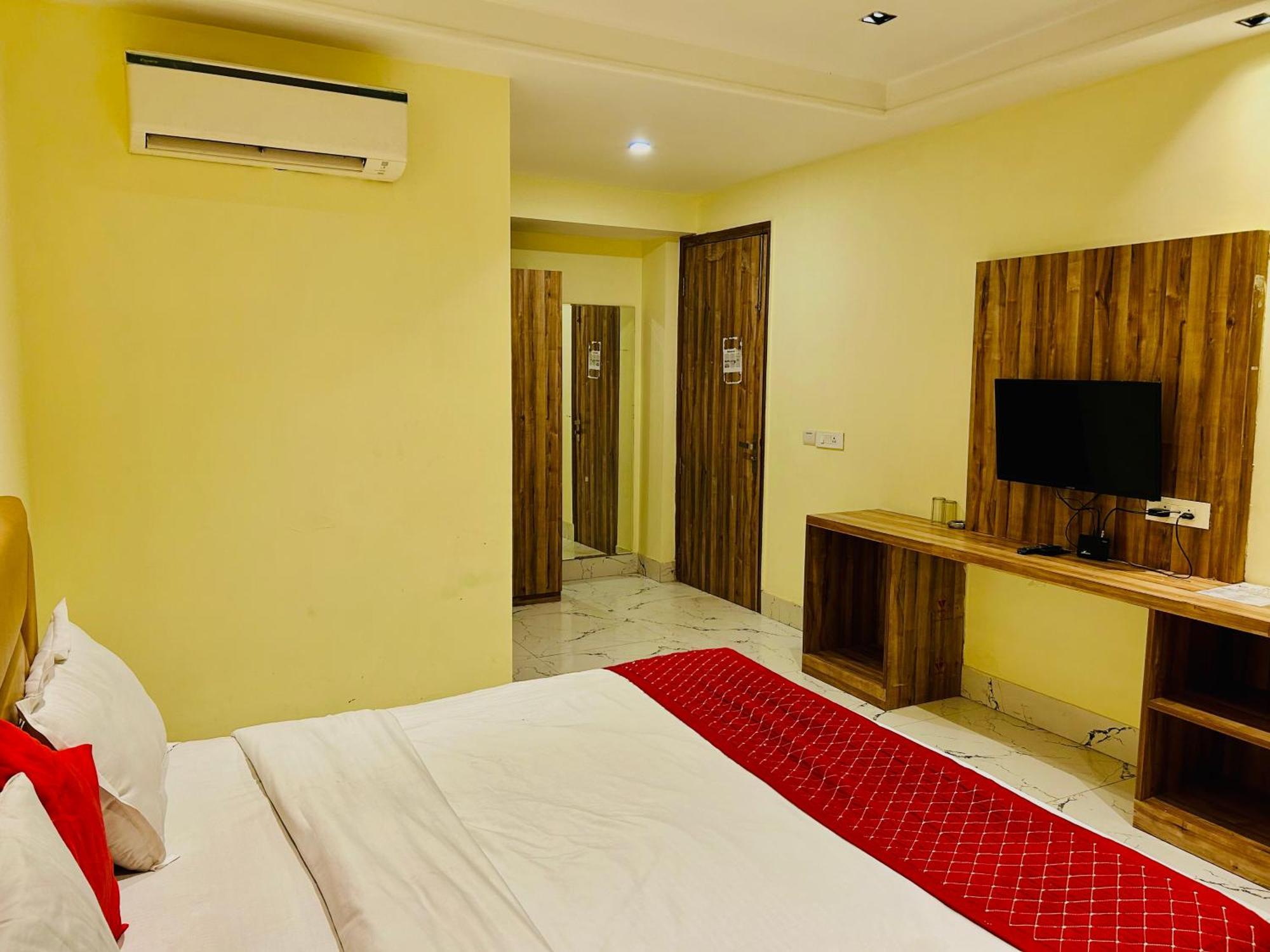 Goodluck House Near Terminal 3 Igi Airport Hotel New Delhi Bagian luar foto