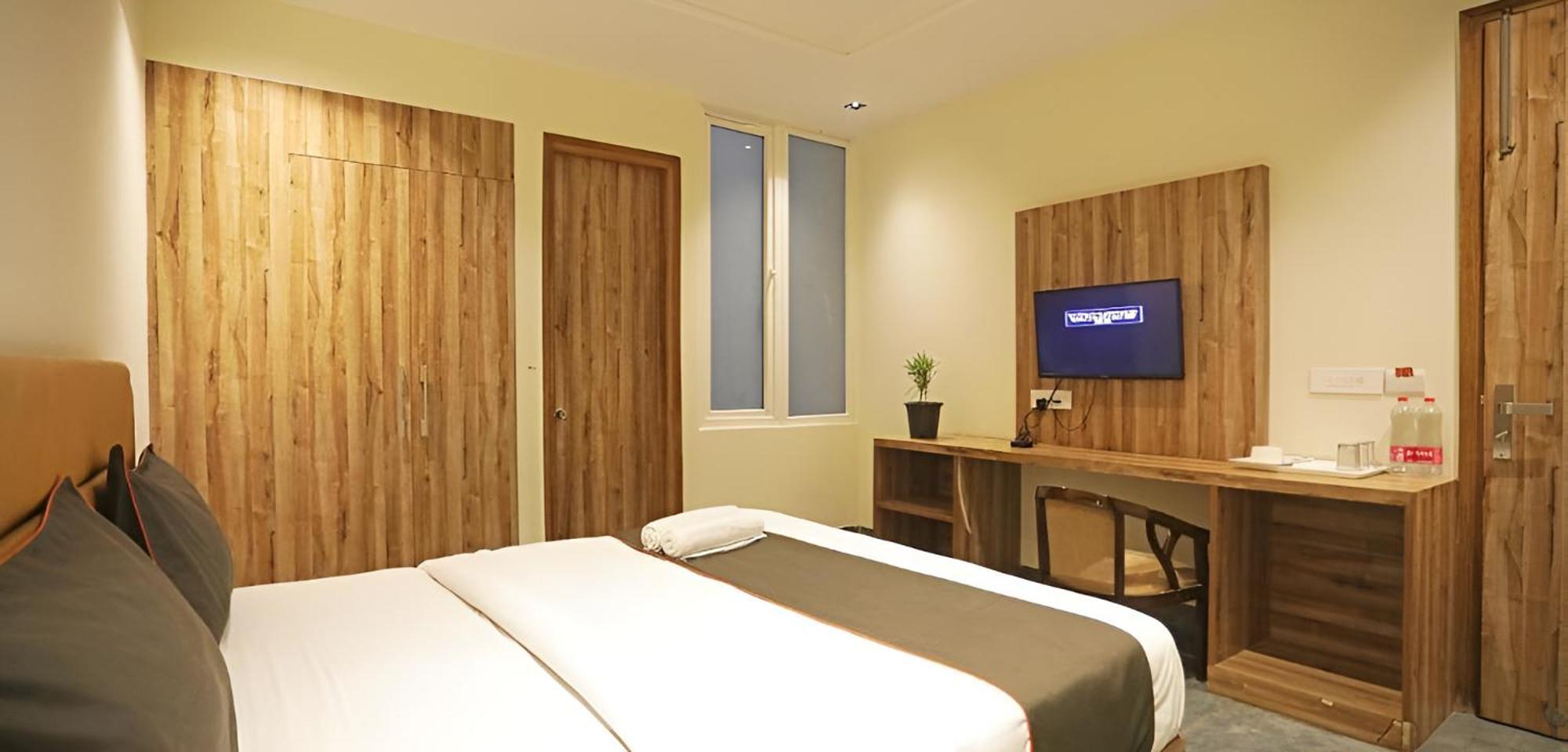 Goodluck House Near Terminal 3 Igi Airport Hotel New Delhi Bagian luar foto